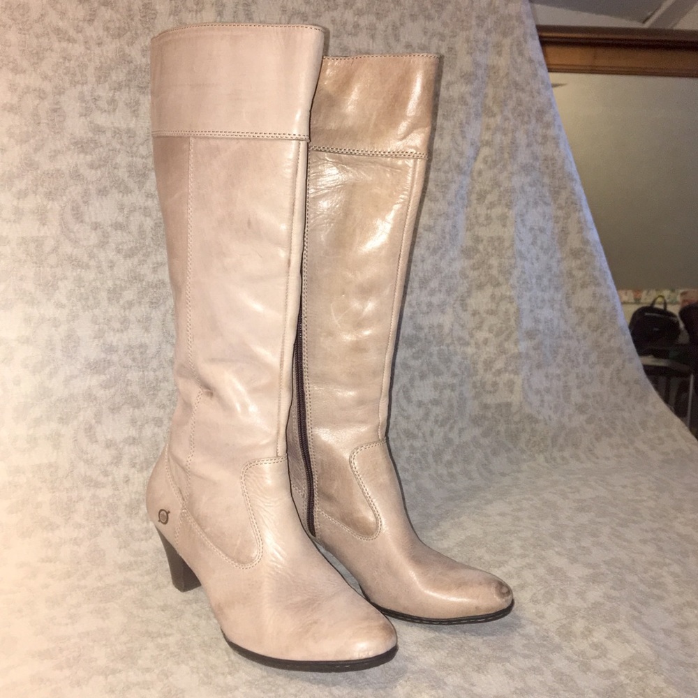 Cream tan leather boots by Born size 7